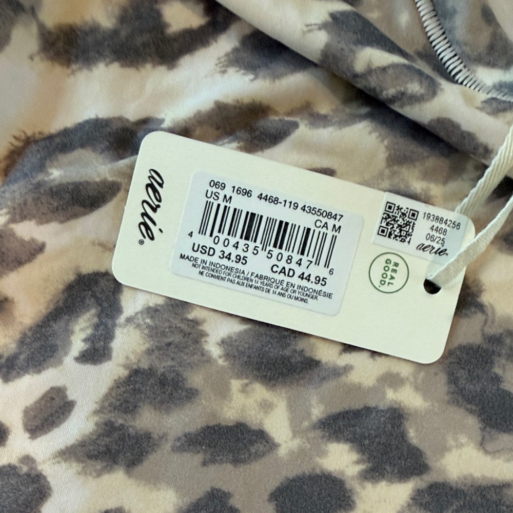 Leopard Print Short Sleeve Tee - Picture 3 of 5
